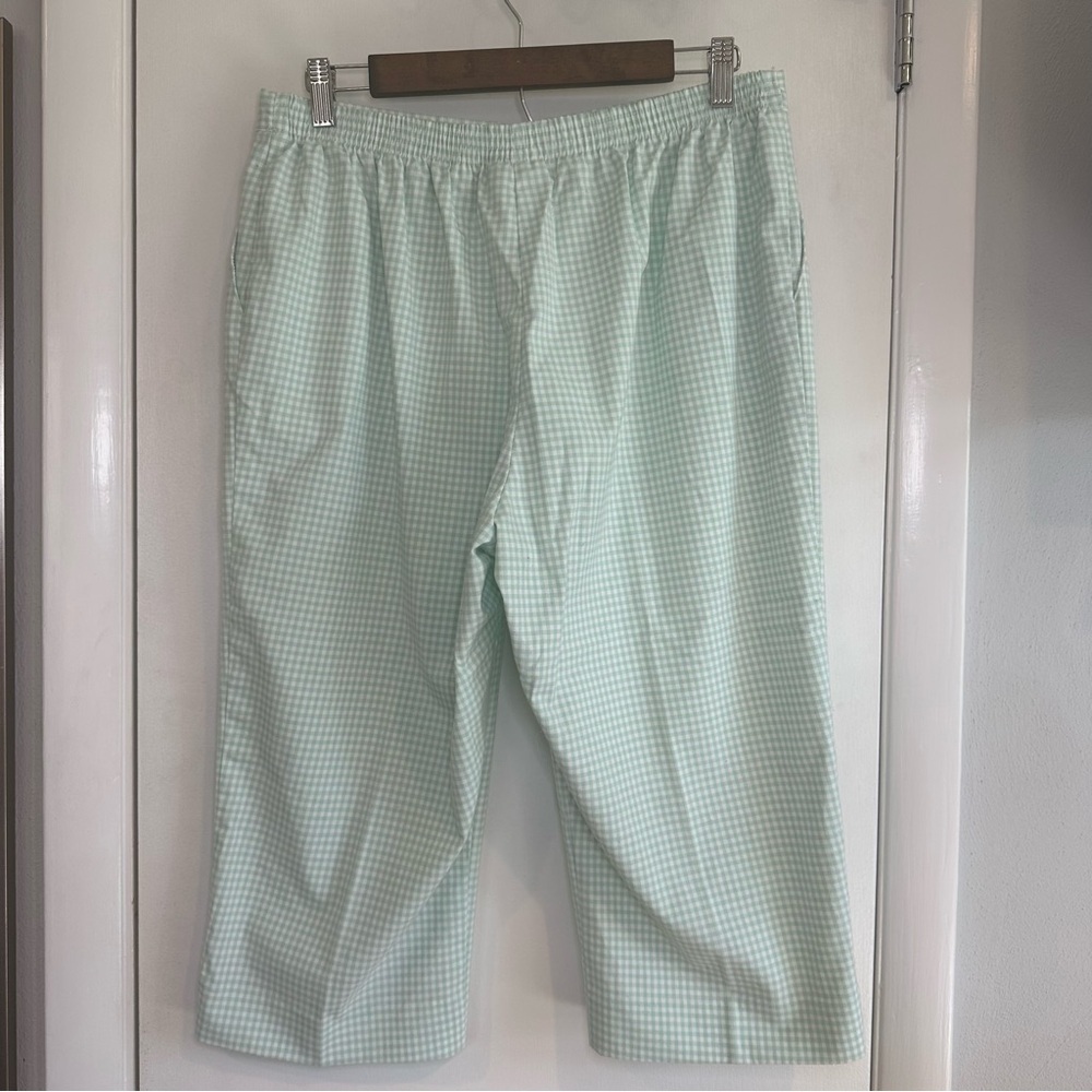 Cottagecore Wide Leg Gingham Capris. Size: 12. Green and White. - Picture 4 of 6